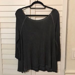 3/4 Length Gray flowy top-Large